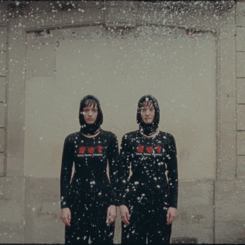 HOT FITTED LONG SLEEVE TEE