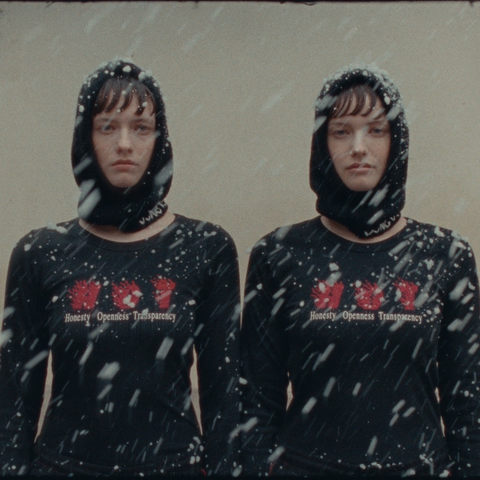 HOT FITTED LONG SLEEVE TEE